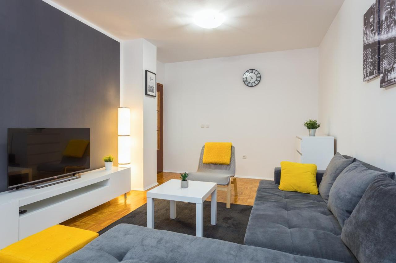 Laveruda Apartment With Balcony And Free Parking Pula Exterior photo