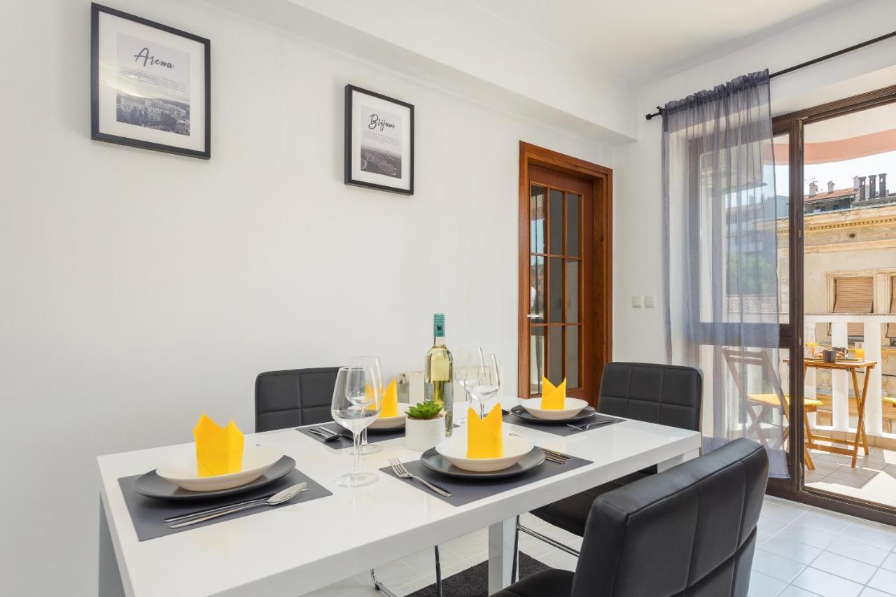 Laveruda Apartment With Balcony And Free Parking Pula Exterior photo