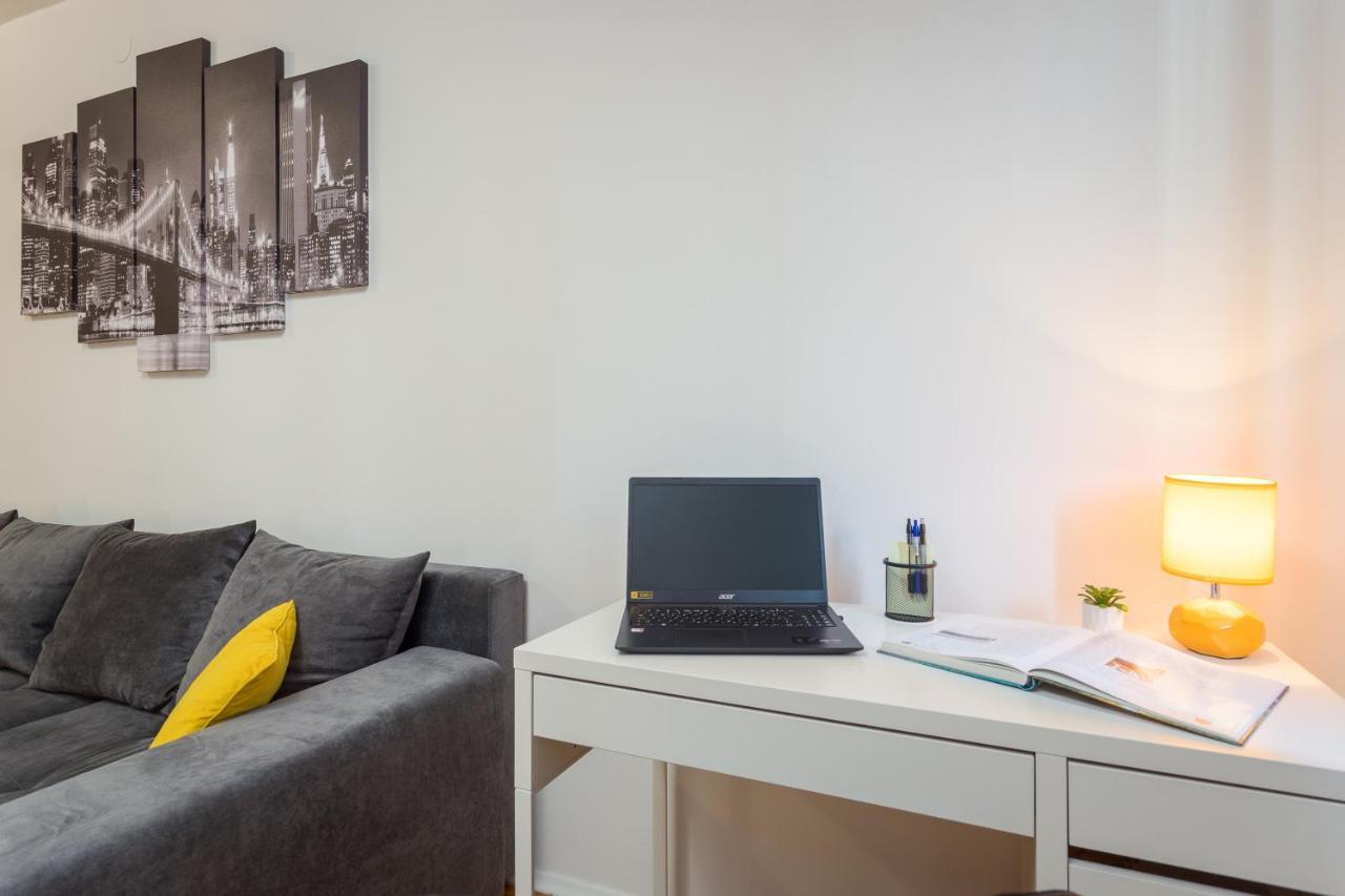 Laveruda Apartment With Balcony And Free Parking Pula Exterior photo